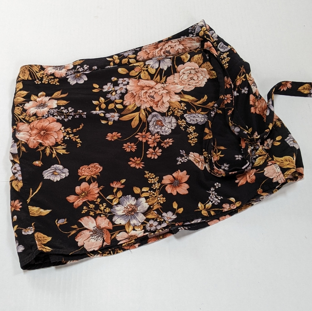 American eagle, black floral wrap skirt. Size Large